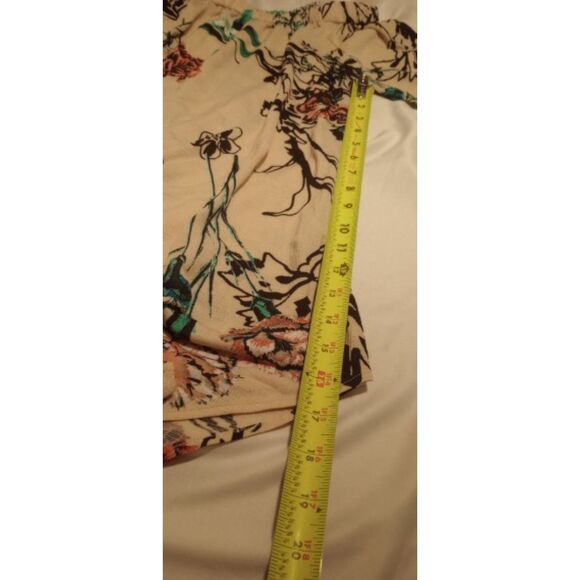 ECI New York Women's Size Large Floral Off Shoulder Asymmetrical Blouse - Picture 4 of 7